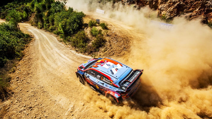 WRC 경주중인 차량