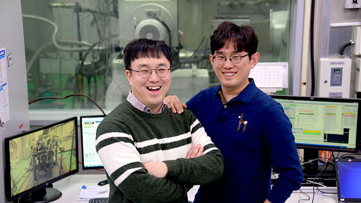 Researchers of engine advanced development team