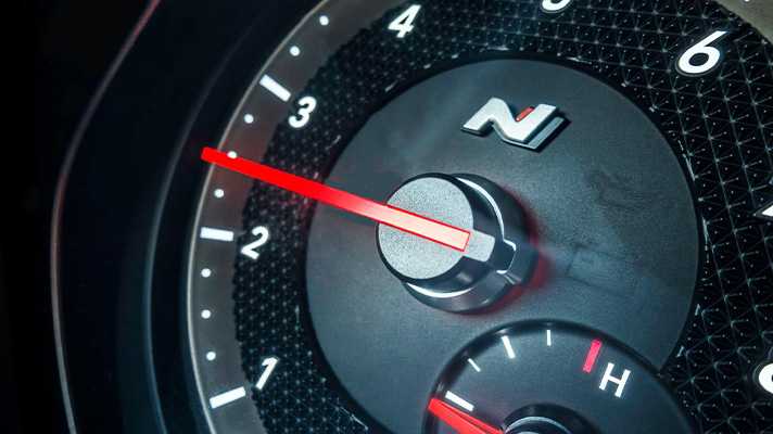 고성능 N 모델 차량의 계기판