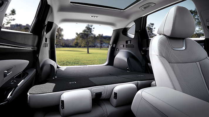 2열 시트를 눕혀 트렁크 바닥과 평평하게 유지되는 뛰어난 공간 활용성