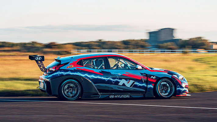 주행중인 벨로스터 N ETCR