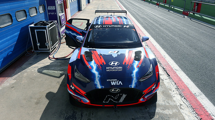 정비중인 벨로스터 N ETCR