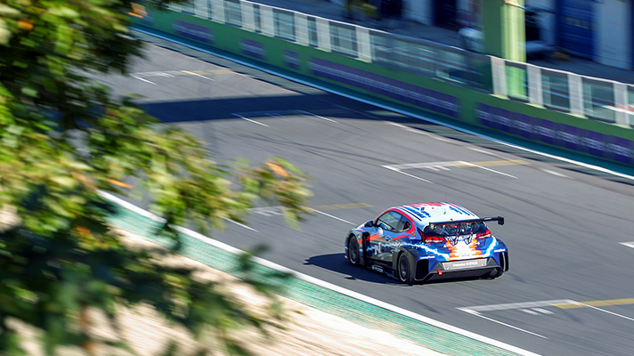 Veloster N ETCR rear in official circuit testing