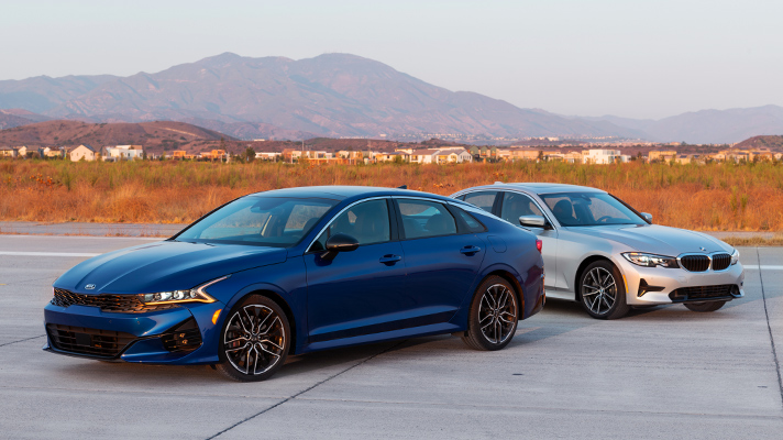 기아차 K5 GT와 BMW 330i
