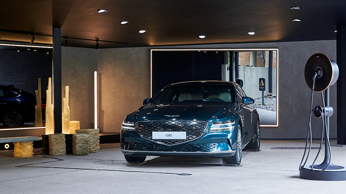 RE:CREATE 전시장 속 제네시스 G80