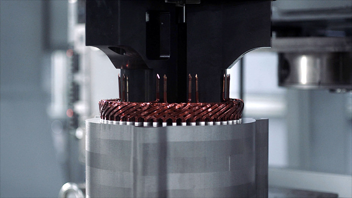 PE시스템의 헤어핀 권선 기술을 사용한 모터 조립