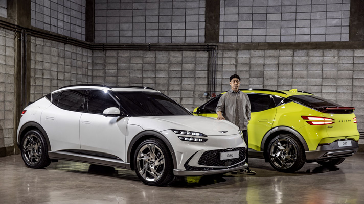 정명진 책임연구원과 GV60 차량 2대