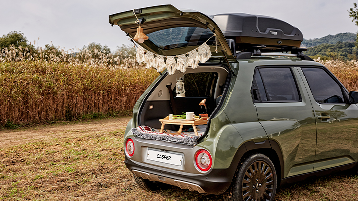 캠핑공간으로 꾸며진 캐스퍼 후측면