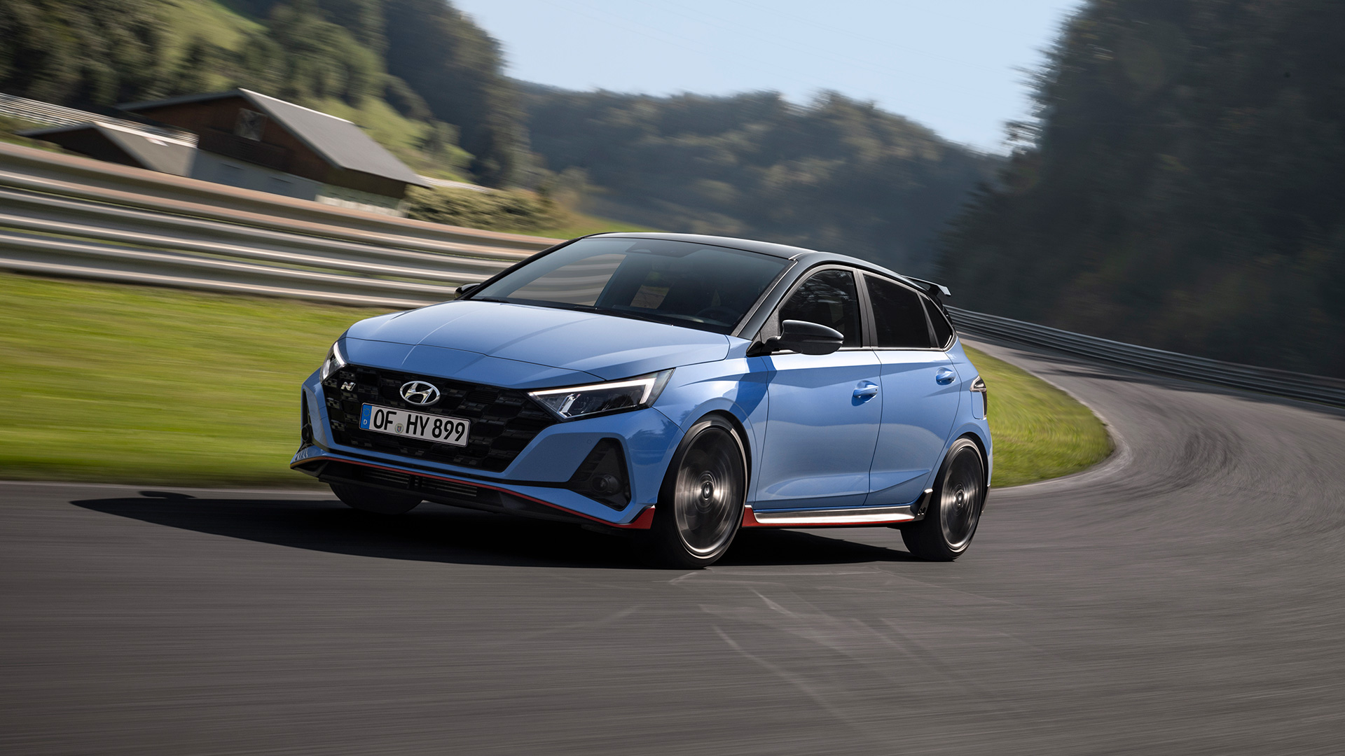 도로 위를 달리는 i20 N 전측면