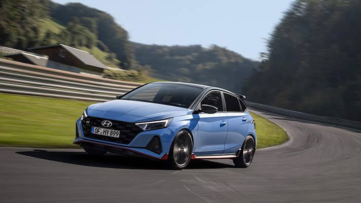 도로 위를 달리는 i20 N