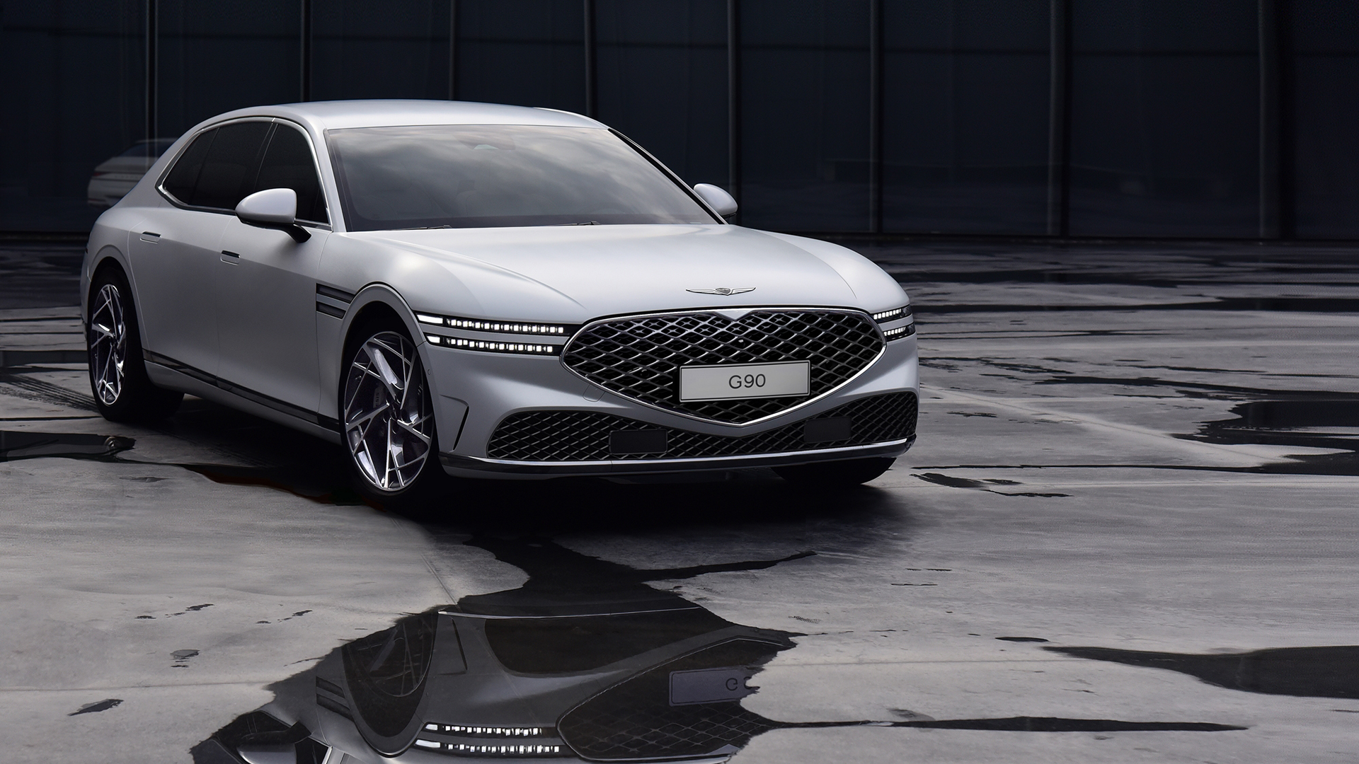 GENESIS UNVEILS EXTERIOR IMAGES OF THE G90