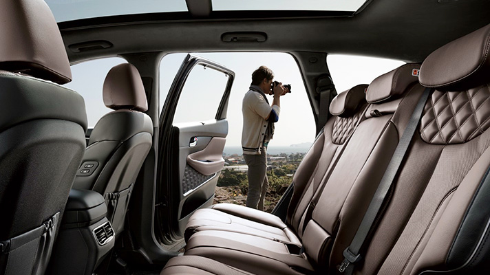 싼타페 하이브리드 내부