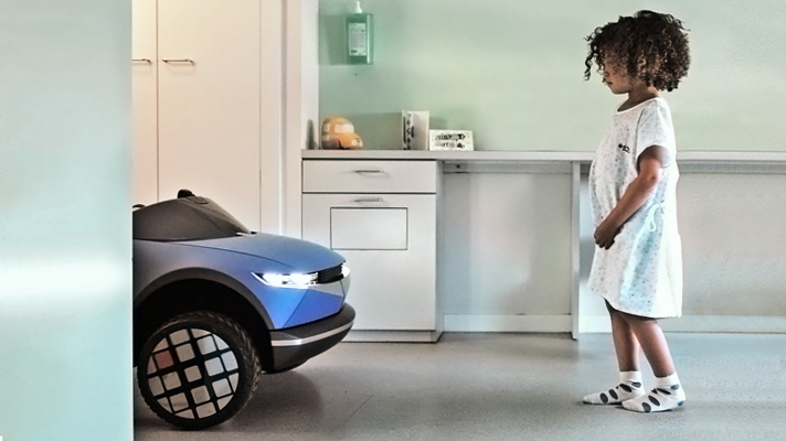 키즈 모빌리티와 어린아이