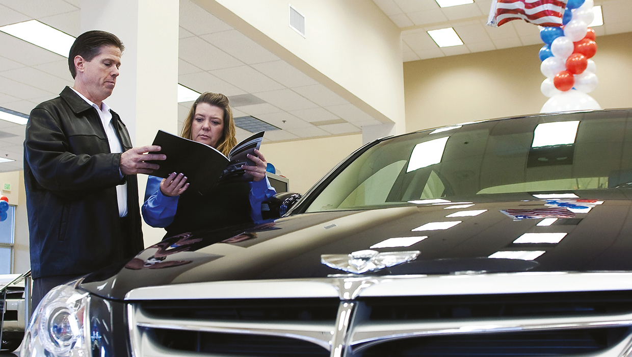 Scene of selling Genesis to customers in the North American market