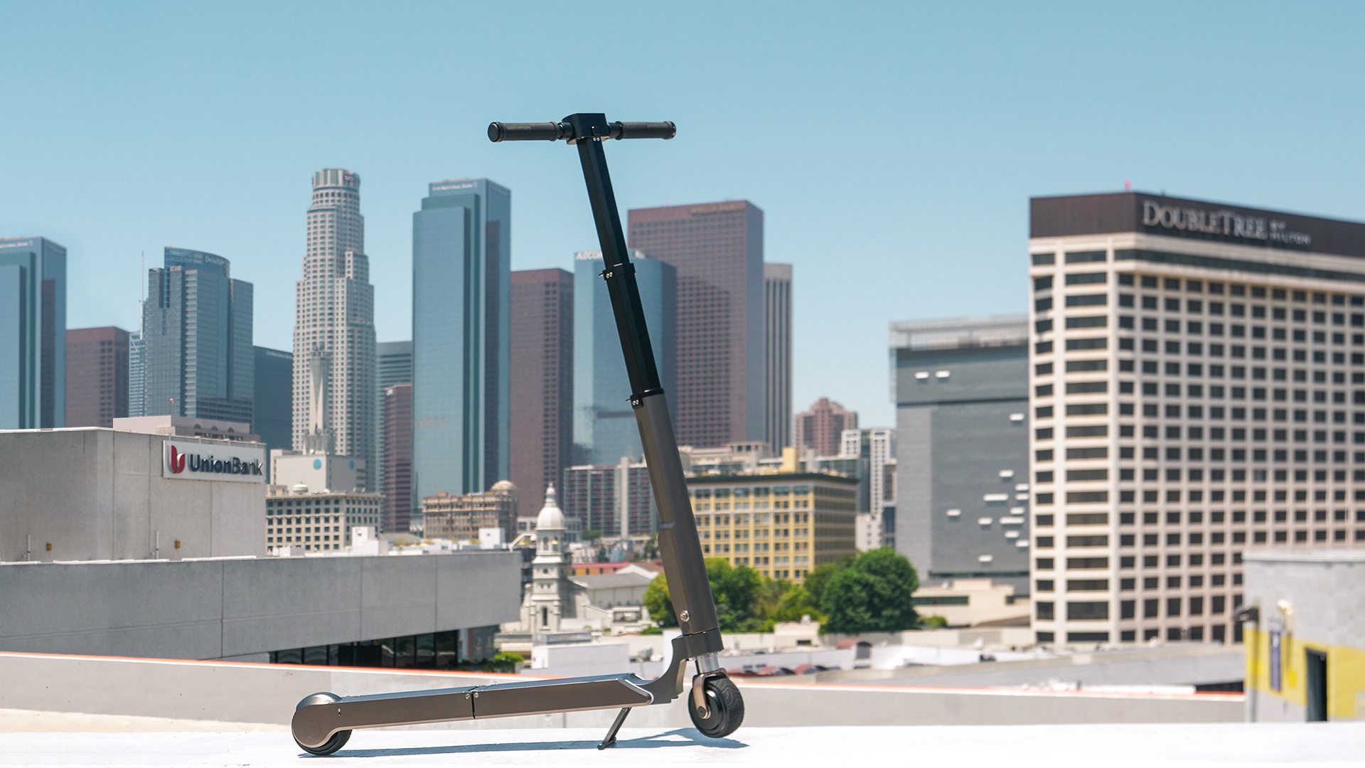 Electric kickboard in the city