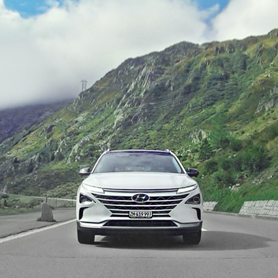 도로위에 차량 전면