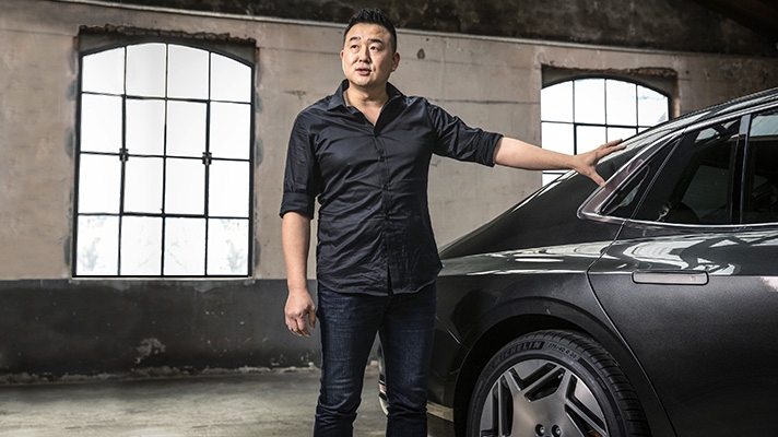 G90의 C필러를 설명하는 김진유준 책임연구원