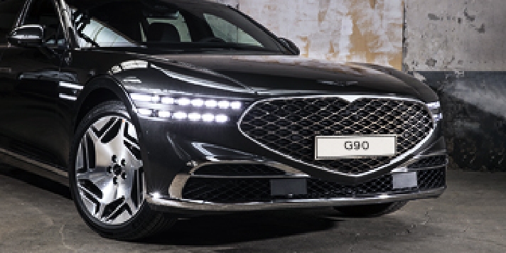 G90 long wheelbase front quarter view