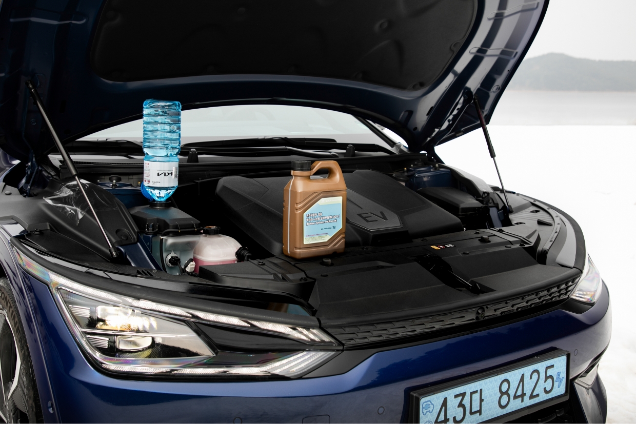 Injection of washer fluid and antifreeze