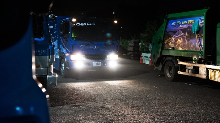 Hydrogen cleaning truck night work