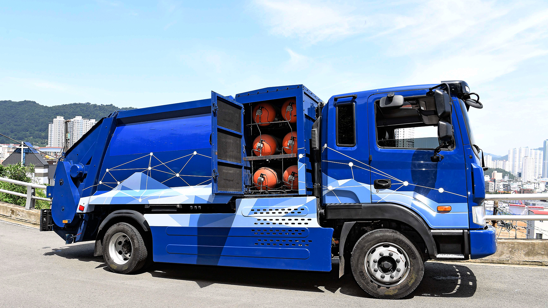Hyundai Motor's hydrogen cleaning truck