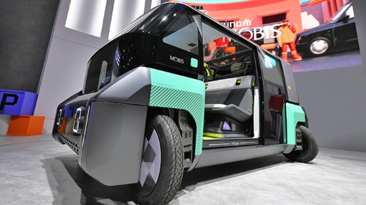 Hyundai Motor Group Boston Dynamics' four-legged robot 'Spot'. reporters covering