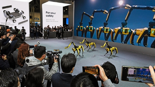 Hyundai Motor Group Moston Dynamics quadrupedal walking robot