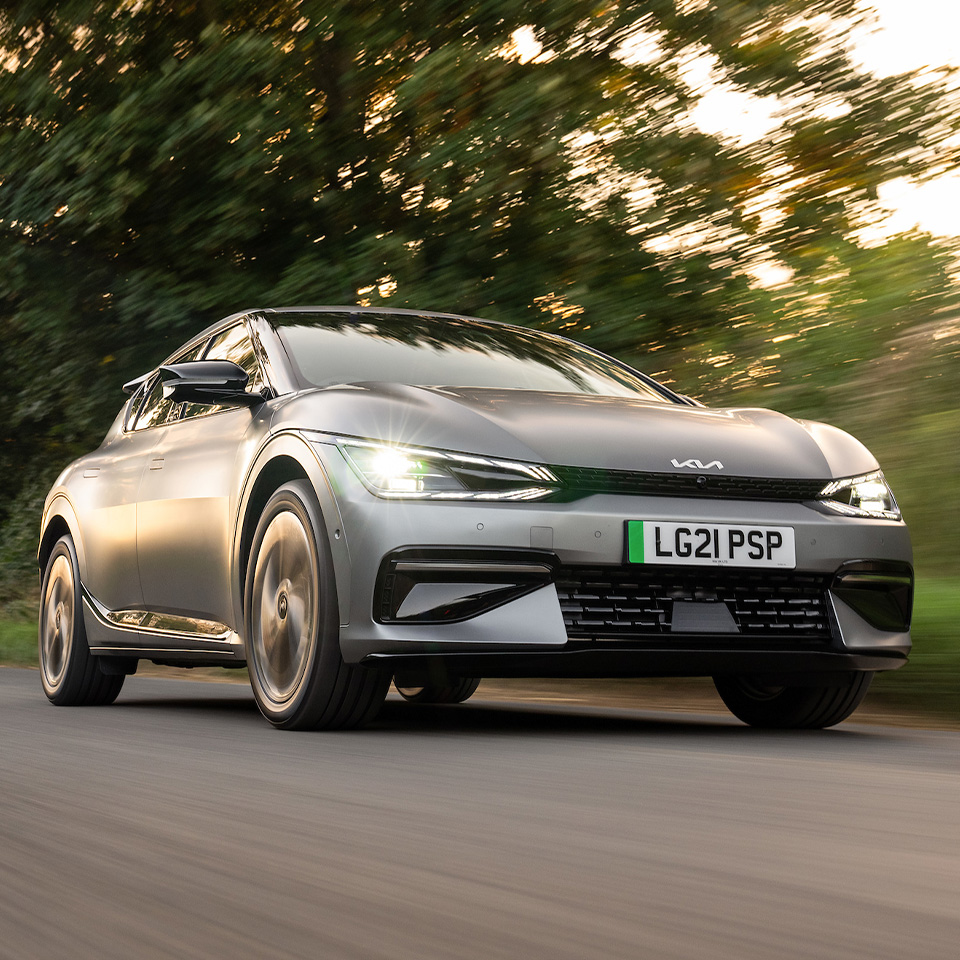 기아 EV6가 주행하는 모습