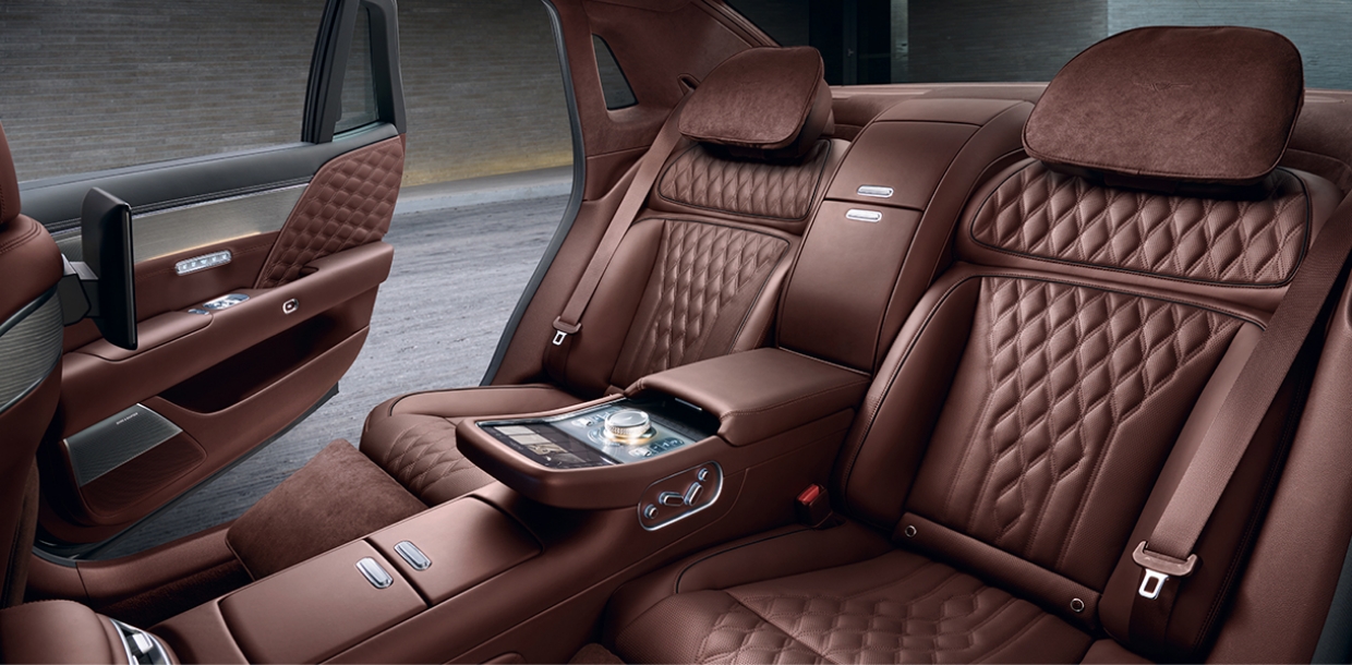 The shifting dial is made of real glass, so it sparkles like a jewel.