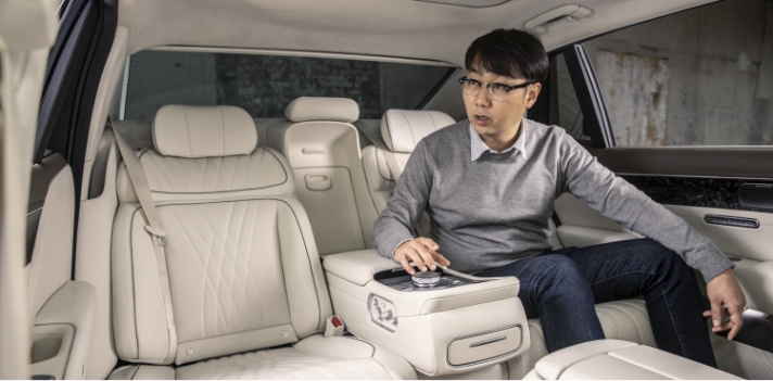 Long wheelbase second row door trim with soft touch top grade semi-aniline leather and delicate seat quilting pattern
