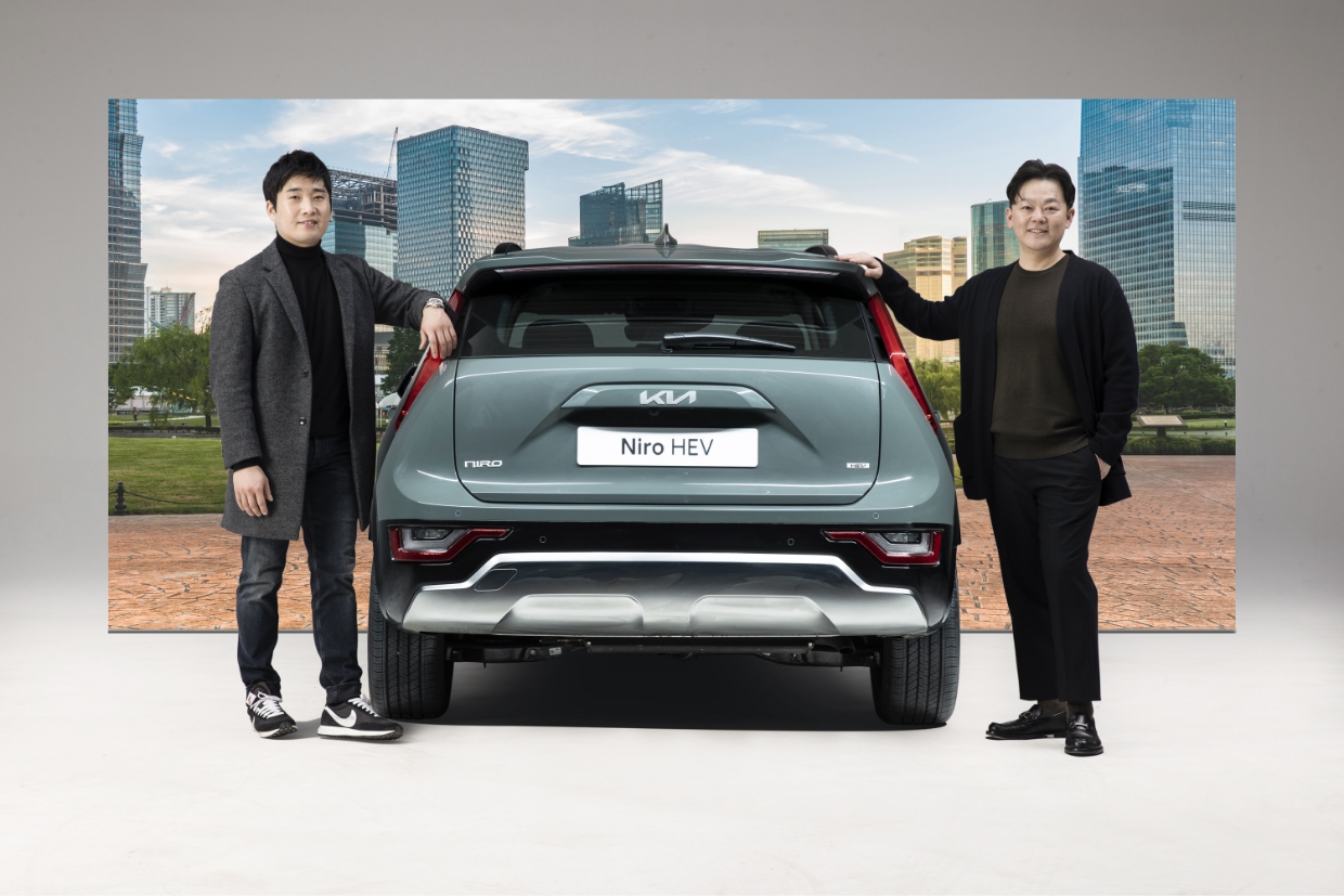 Hwan-wook Baek, a senior researcher in charge of exterior design of Kia new Niro, and Jong-myeong Yun, a senior researcher
