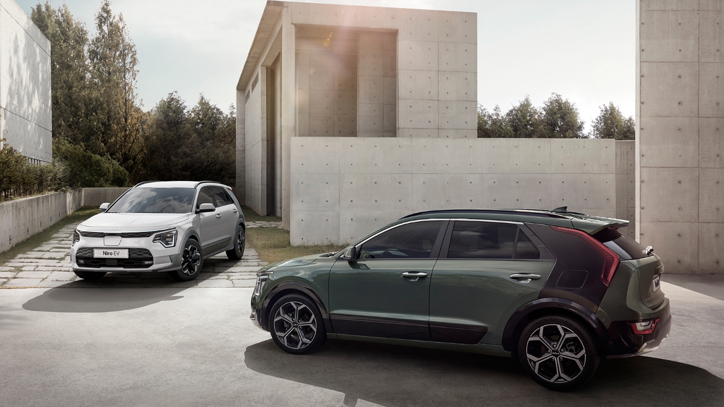 Design differences between Kia new Niro hybrid model and electric vehicle model