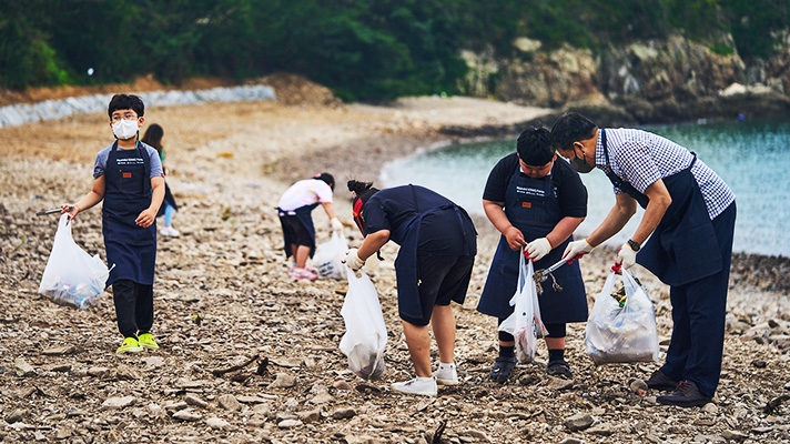 People those Plogging in IONIQ Forest Sinsido