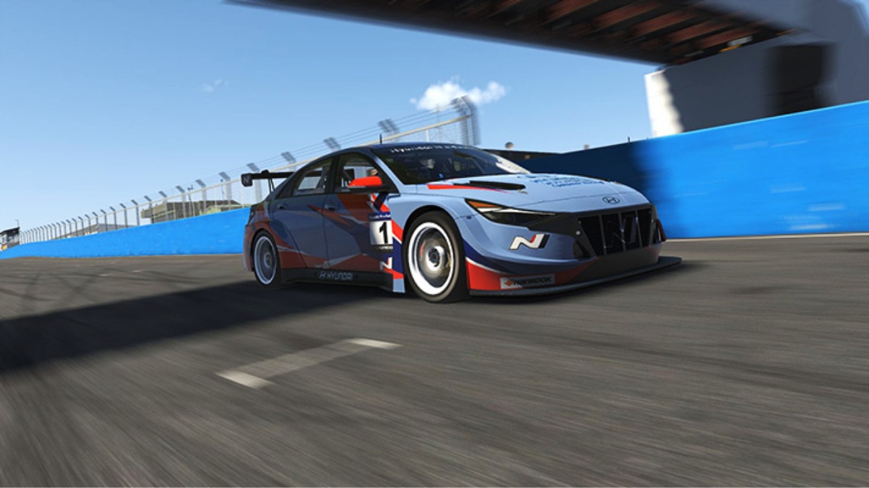 아이레이싱에서 구현된 아반떼 N TCR이 달리고 있는 모습
