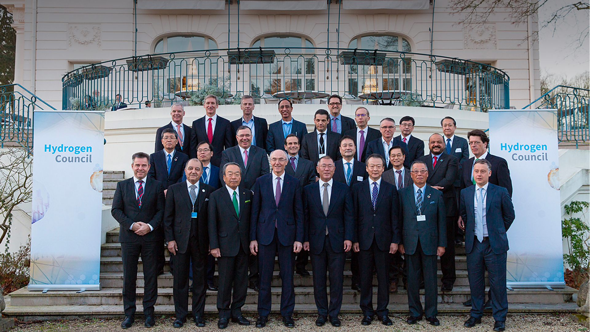 Hyundai Motor Group Executive Vice Chairman Chung Euisun (front row, fourth from right) poses with global CEOs during the Hydrogen Council’s annual CEO event in Paris on Monday. (Hyundai Motor Group)