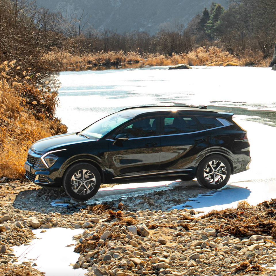 Sportage climbing over a frozen valley