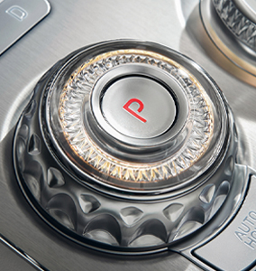 The shifting dial is made of real glass, so it sparkles like a jewel.