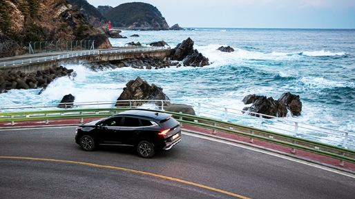 Sportage driving on 'Heonhwa' road overlooking the sea