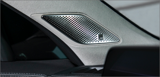 A필러 내측에 부착된 메리디안 오디오 시스템의 트위터