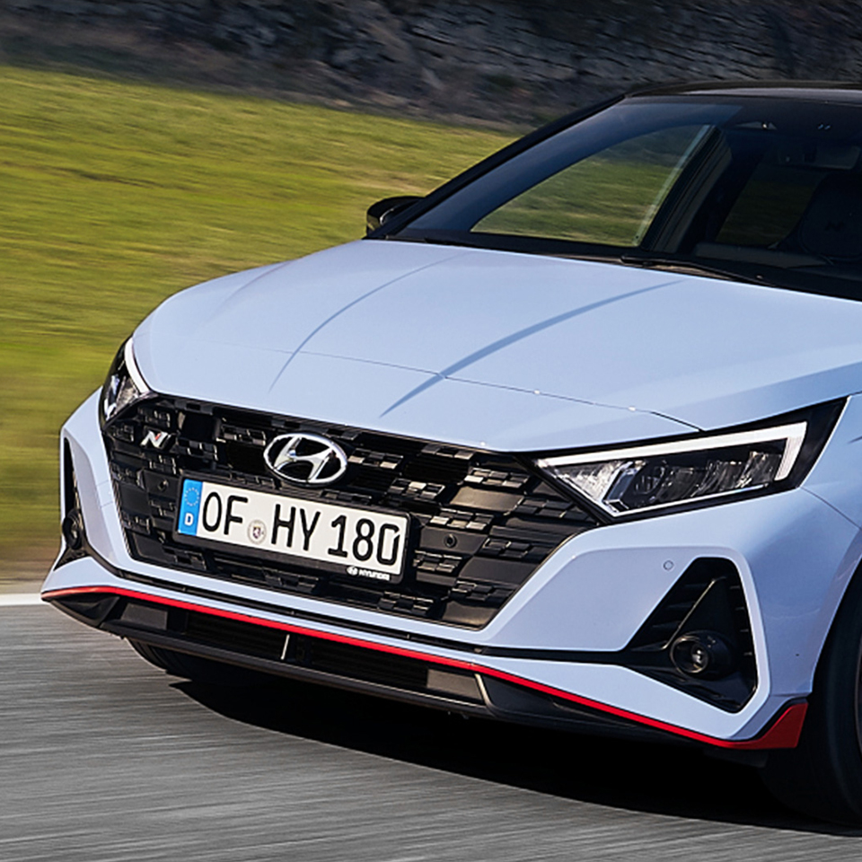 i20 N이 서킷에서 역동적인 주행을 펼치는 모습