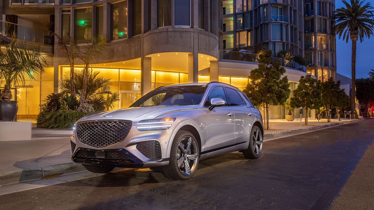 제네시스 GV70의 정측면 모습