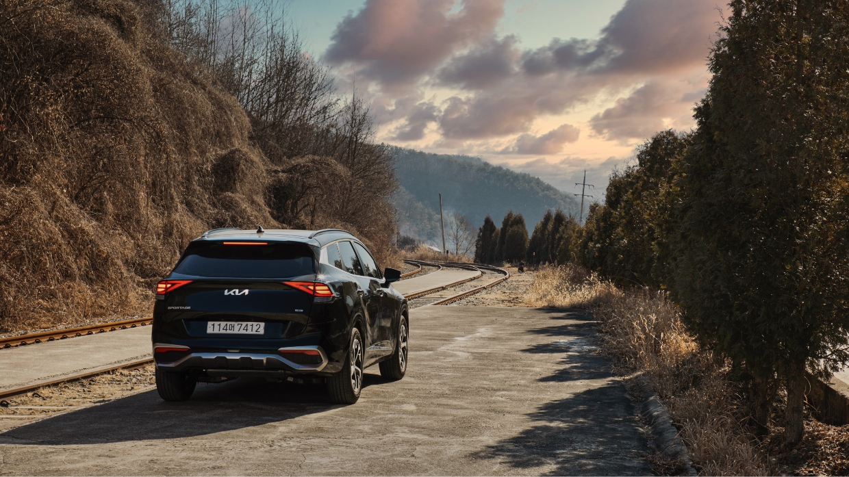 Sportage stopped with the railroad in the background