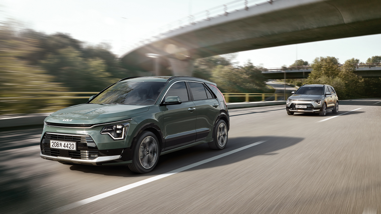 신형 니로가 주행하는 모습