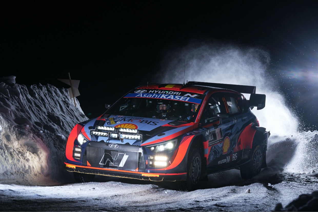 Hyundai i20 N WRC Rally 1 dynamically driving on snow even at night