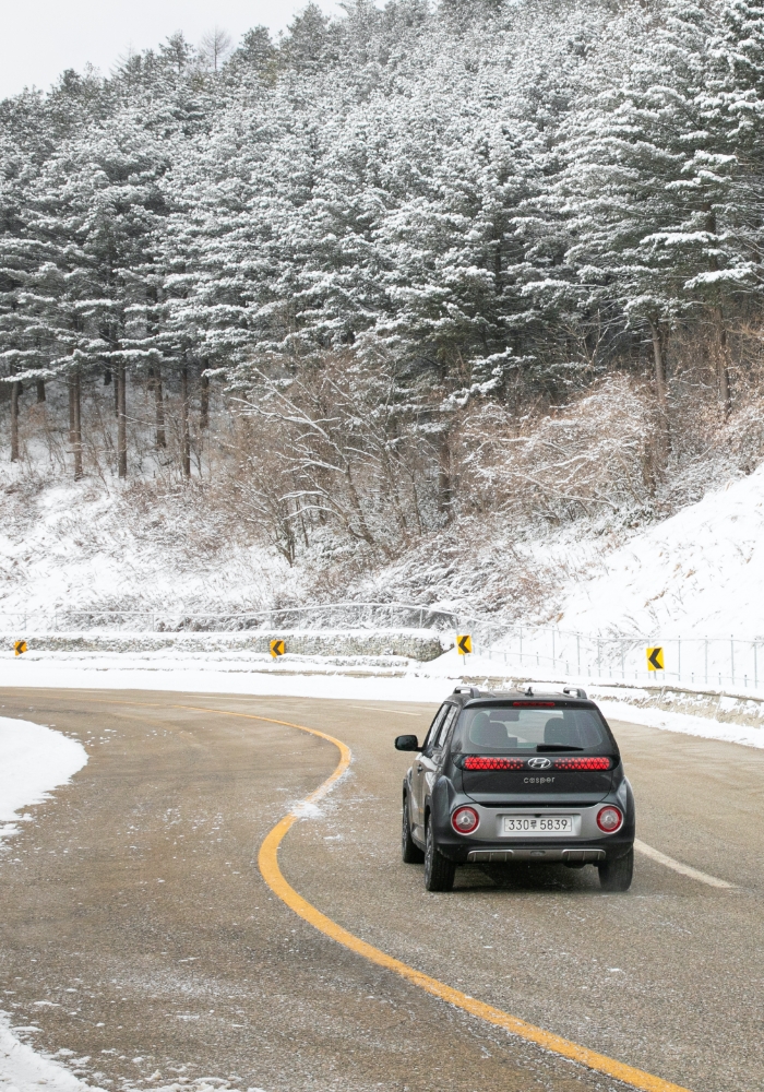 캐스퍼 산길 주행 뒷모습