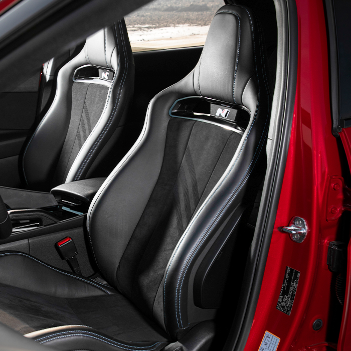 아반떼 N의 버킷 시트 모습