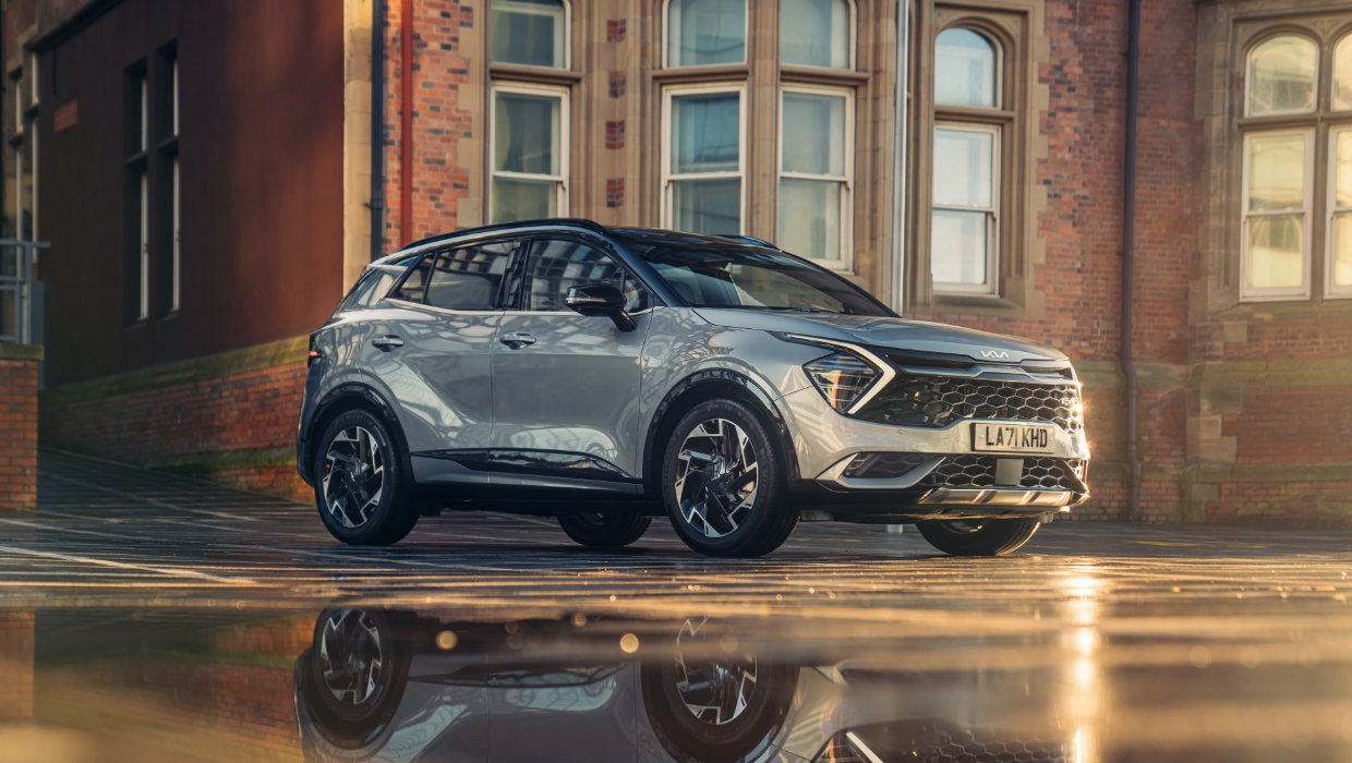 기아 스포티지의 유럽형 모델 정측면 모습