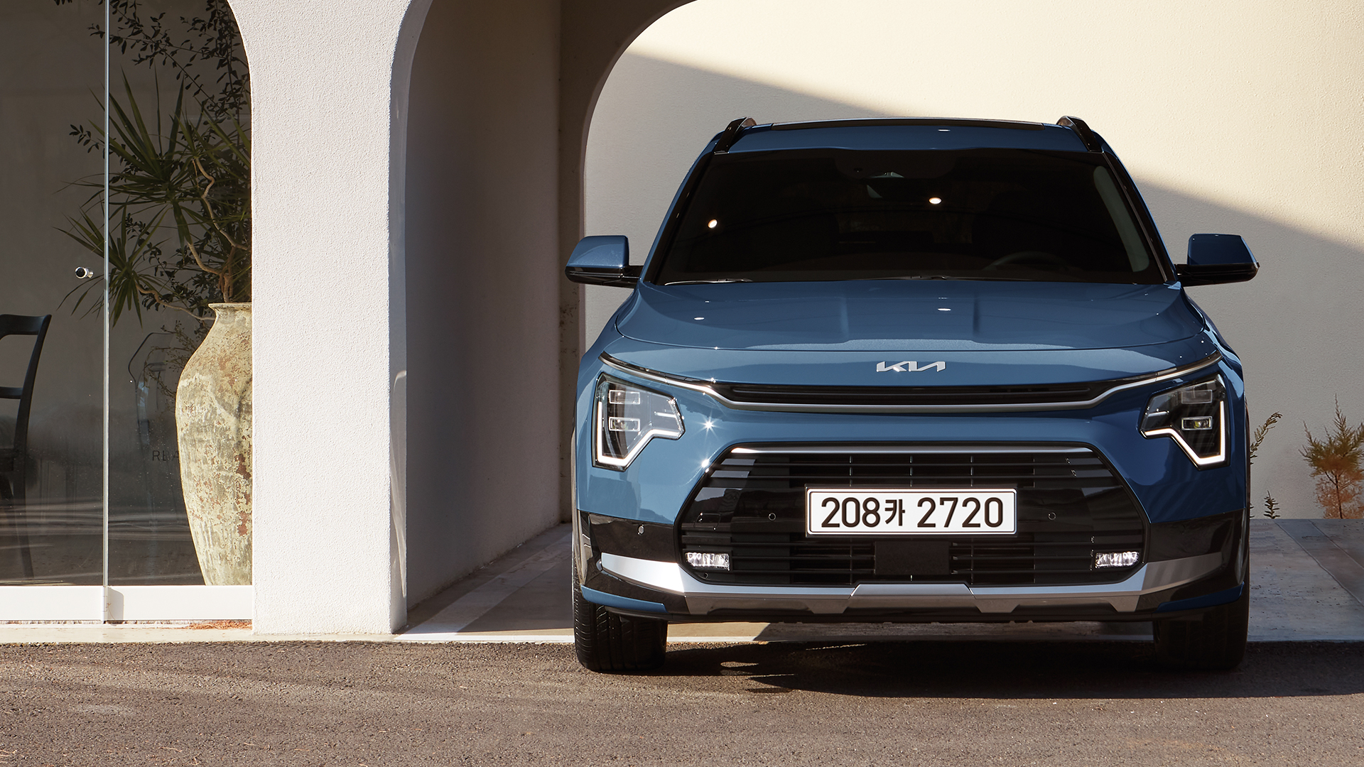 Niro front view