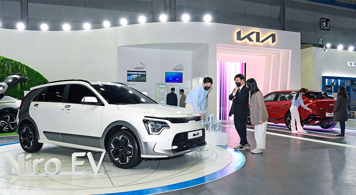 xEV 트렌드 코리아 2022에 전시된 신형 니로 EV