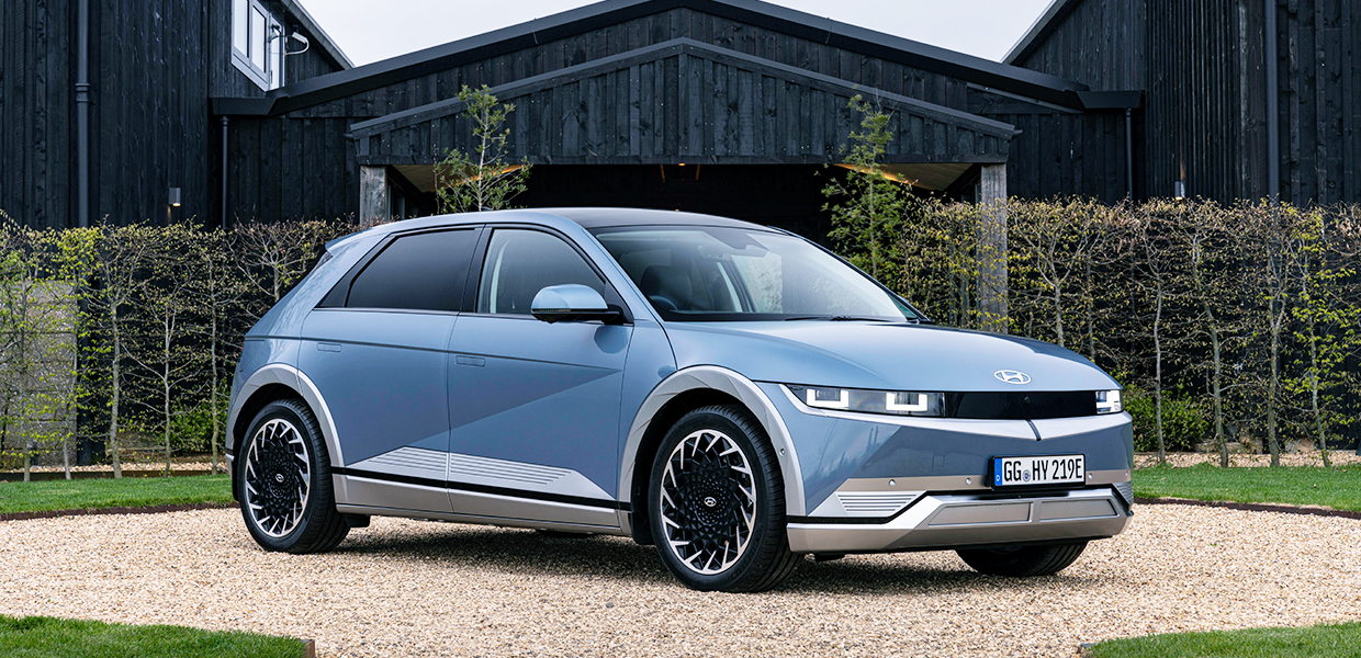 현대자동차 아이오닉 5가 서 있는 모습